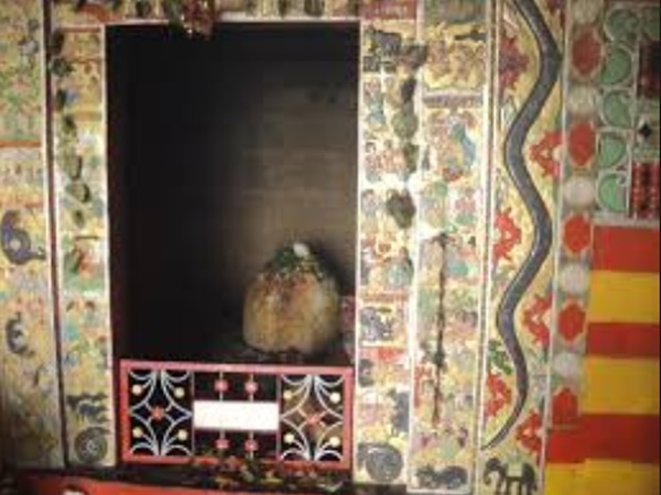 ఈ గుడిపై 12 ఏళ్లకోసారి పిడుగు పడి.. శివలింగం ముక్కలుగా అవుతుంది..