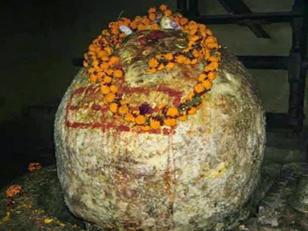 ఈ గుడిపై 12 ఏళ్లకోసారి పిడుగు పడి.. శివలింగం ముక్కలుగా అవుతుంది..