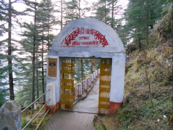 అర్థరాత్రి ఆ గుడిలోంచి వింత శబ్దాలు.. ఇంతకీ ఏంటా రహస్యం..!!