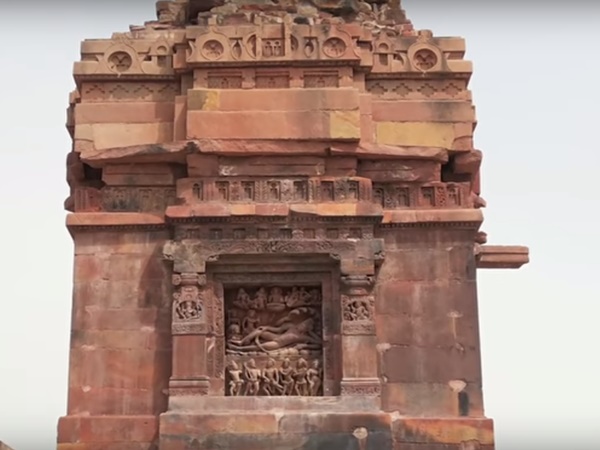 రాళ్లగుట్ట.. గుడిగా మారింది ఎలానో? చూడండి..