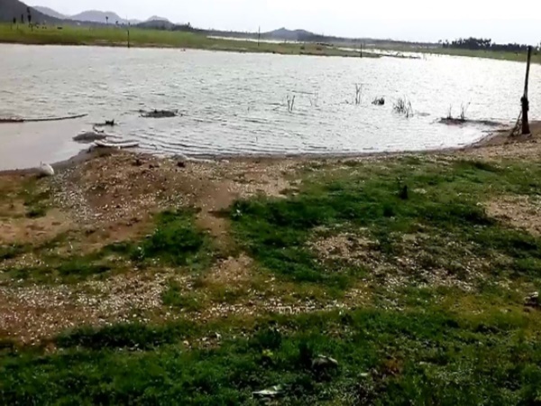 కుండలు పైకెగిరి పగిలి.. పెద్ద నదిగా మారింది !