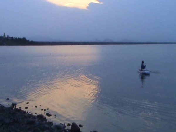 కుండలు పైకెగిరి పగిలి.. పెద్ద నదిగా మారింది !