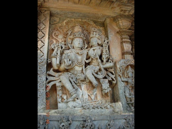 హొయసలేశ్వర దేవాలయంలో ఈజిప్షియన్ మానవాకృతి : ఆశ్చర్యం