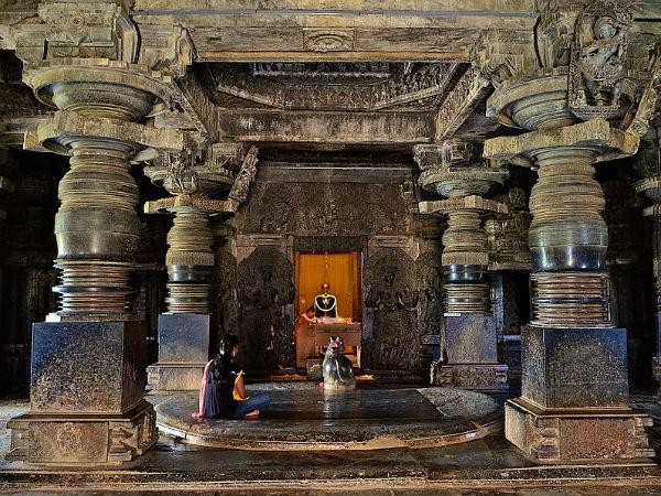 హొయసలేశ్వర దేవాలయంలో ఈజిప్షియన్ మానవాకృతి : ఆశ్చర్యం