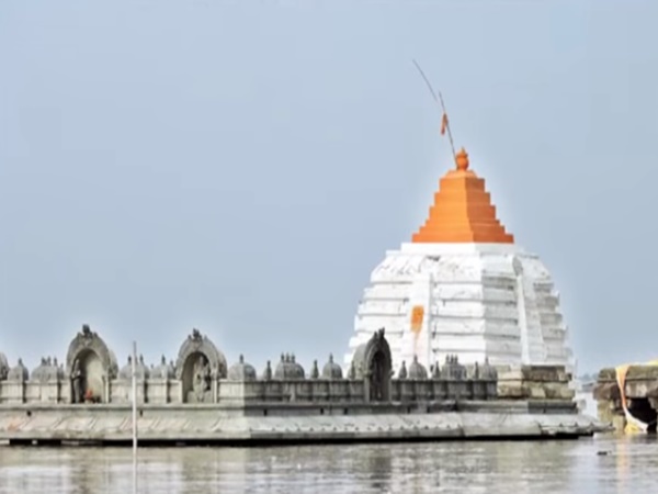 ఎనిమిది నెలలు నీటిలోనే ఉండే ఆలయం ఎక్కడో తెలుసా?