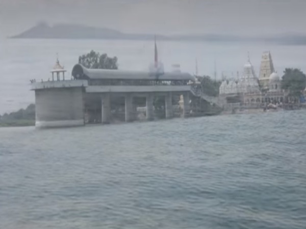ఎనిమిది నెలలు నీటిలోనే ఉండే ఆలయం ఎక్కడో తెలుసా?
