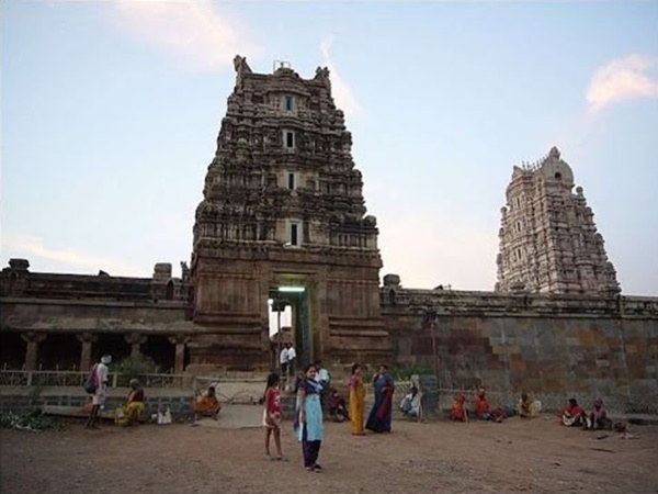 ముస్లింలు భక్తితో పూజించే హిందూ దేవాలయమిది....