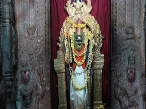 ముస్లింలు భక్తితో పూజించే హిందూ దేవాలయమిది....