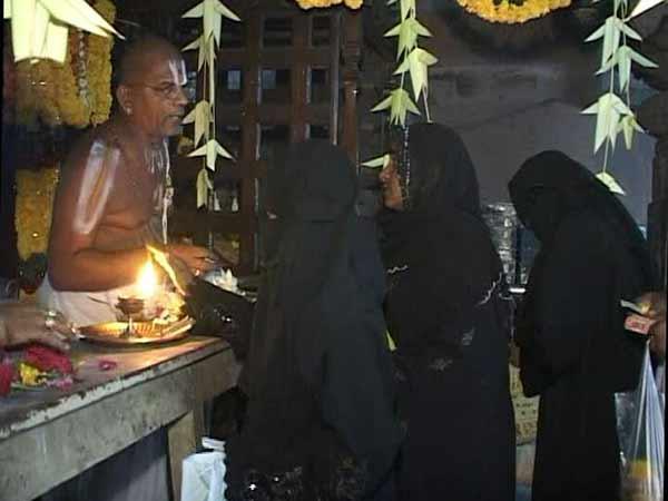 ముస్లింలు భక్తితో పూజించే హిందూ దేవాలయమిది....