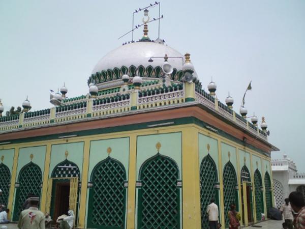 ముస్లింలు భక్తితో పూజించే హిందూ దేవాలయమిది....