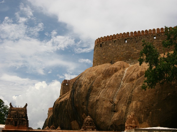 నాడీ జ్యోతిష్యం మన జన్మ జన్మలరహస్యం ఈ ఆలయంలో పదిలం..