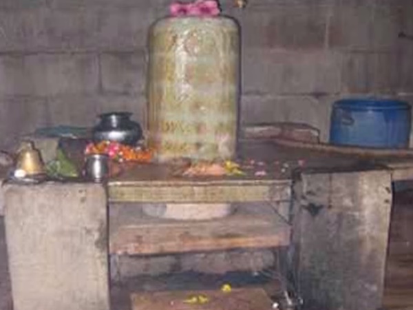 ఆ శివలింగం తెల్లరాతి లింగం దాని వెనుక భాగంలో ఒక జడ.. కలిగిన వింత ఆలయం!