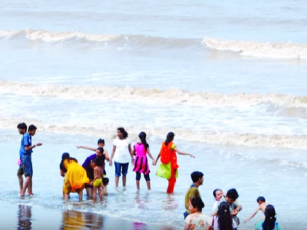 డ్యూమాస్ బీచ్