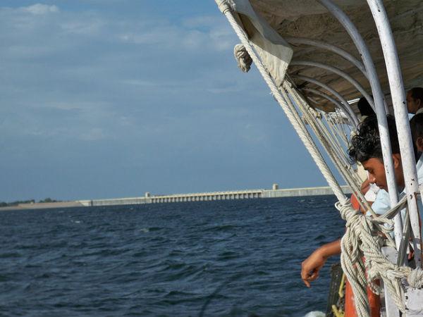 కొండల మధ్య