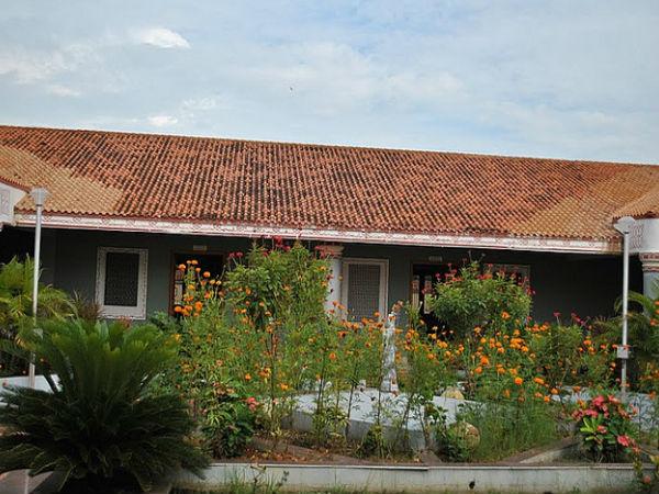 101 తలుపుల ఇల్లు కేరాఫ్ పోచంపల్లి !