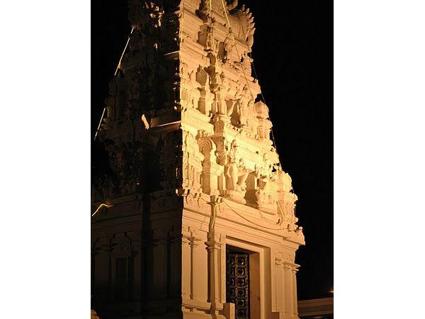 101 తలుపుల ఇల్లు కేరాఫ్ పోచంపల్లి !