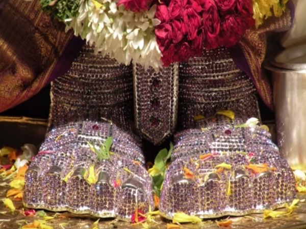 తిరుమలలో గర్భ గుడిలో వెలసిన విగ్రహం వెంకన్నది కాదా?