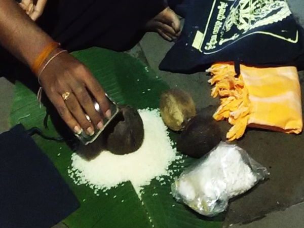 అయ్యప్పలు ఇరుముడులు ఎందుకు కట్టుకుంటారు?