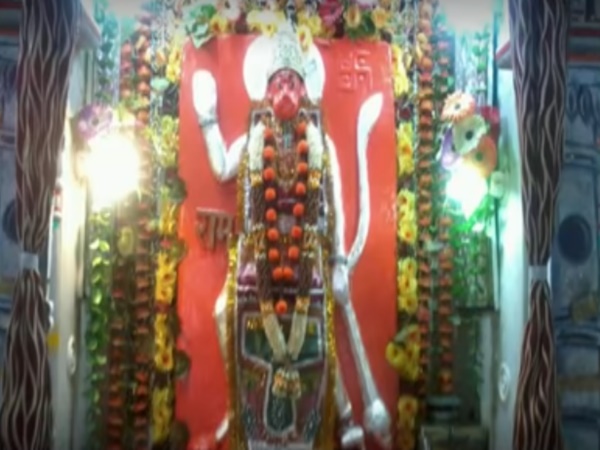 ఆశ్చర్యానికి గురి చేసే కొన్ని ఆలయాల వింతలు ఆచారాలు!