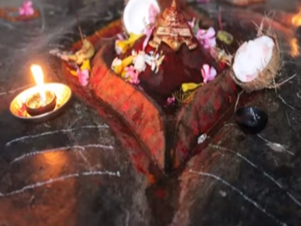 ఆశ్చర్యానికి గురి చేసే కొన్ని ఆలయాల వింతలు ఆచారాలు!