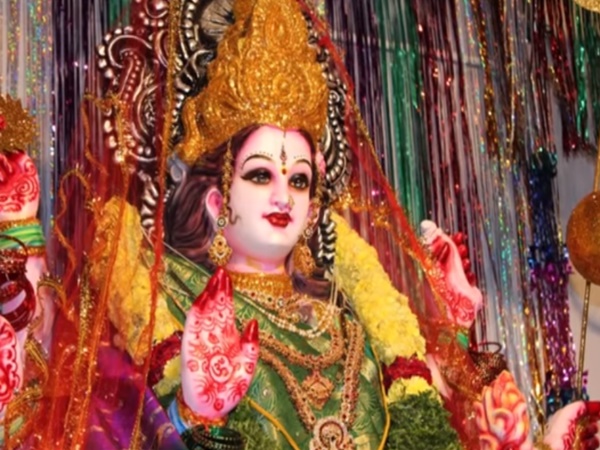 అక్షరాలు విగ్రహ రూపంలో దర్శనమిచ్చే ఆలయం