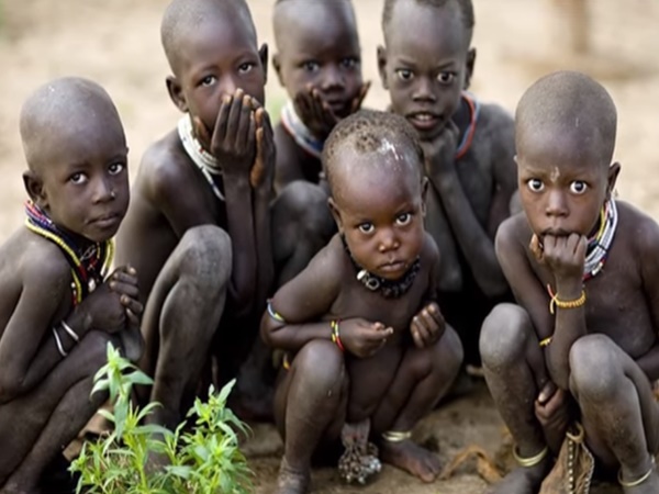 50 సం||గా పిల్లలు పుట్టకుండా శాపానికి గురైన గ్రామం?