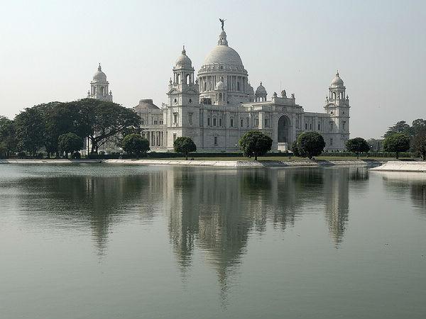 మహిళలు ఒంటరిగా వెళ్ళకూడని ప్రదేశాలు !!