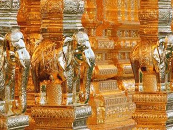 శ్రీపురం స్వర్ణ దేవాలయం కట్టడం వెనుక ఉన్న ఆ అద్భుత శక్తి ఎవరో తెలుసా?