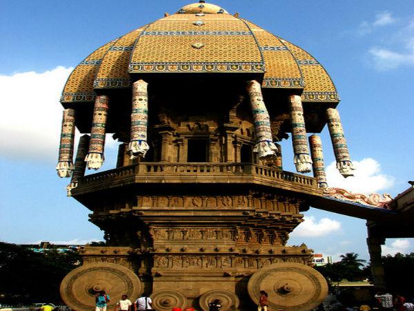 ఒకే రాతితో నిర్మించిన రథం !!