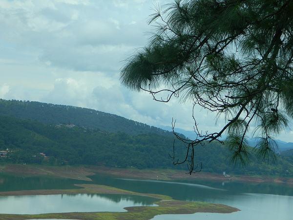 ప్రేమ పక్షులకు కొత్త ప్రదేశాలు !!