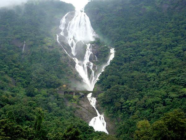 బాలీవుడ్ సినిమాలు - కోరినన్ని షూటింగ్ లు ! 