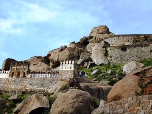 ఆసియాలోనే అతిపెద్ద ఏకశిలా పర్వతం ఎక్కడుందో తెలుసా ? 