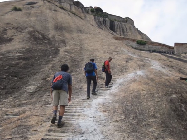 ఆసియాలోనే అతిపెద్ద ఏకశిలా పర్వతం ఎక్కడుందో తెలుసా ? 
