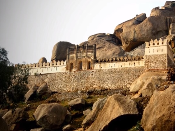 ఆసియాలోనే అతిపెద్ద ఏకశిలా పర్వతం ఎక్కడుందో తెలుసా ? 