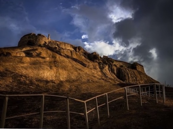 ఆసియాలోనే అతిపెద్ద ఏకశిలా పర్వతం ఎక్కడుందో తెలుసా ? 