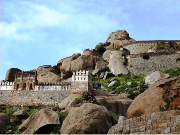 ఆసియాలోనే అతిపెద్ద ఏకశిలా పర్వతం ఎక్కడుందో తెలుసా ? 