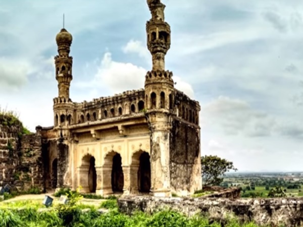 మీకు తెలియని ఎలగందల్ కోట రహస్యాలు?