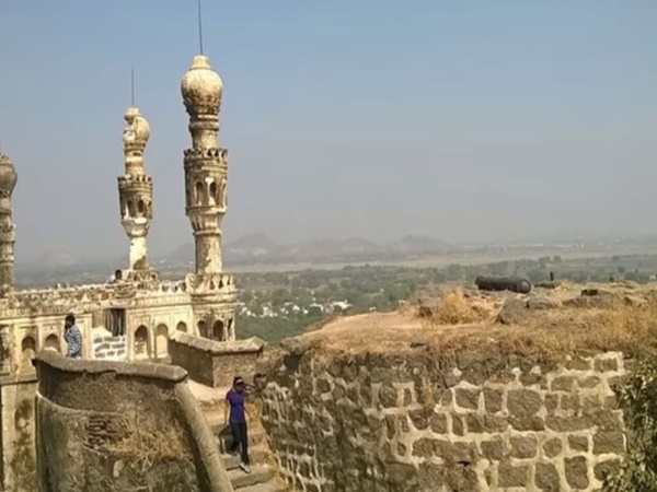 మీకు తెలియని ఎలగందల్ కోట రహస్యాలు?