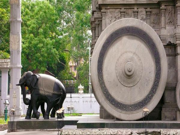 ఒకే రాతితో నిర్మించిన రథం !!