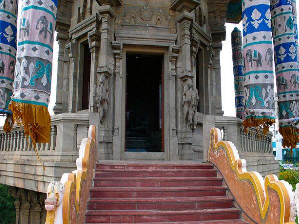 ఒకే రాతితో నిర్మించిన రథం !!