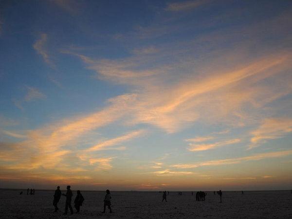 ప్రేమ పక్షులకు కొత్త ప్రదేశాలు !!