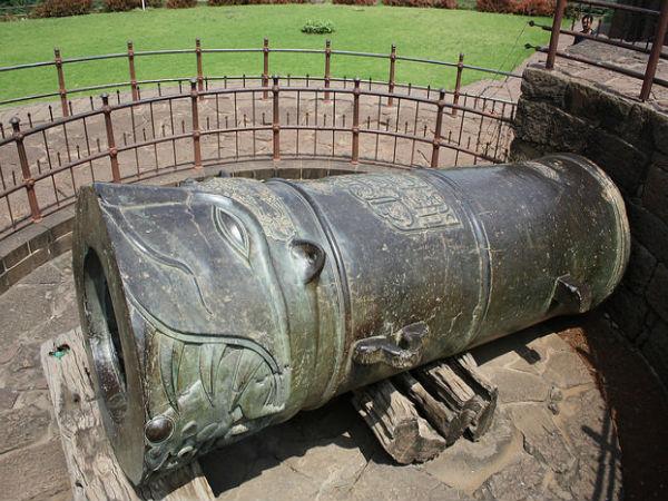 ఇండియాలోకెల్లా అతి పెద్ద సమాధి (టూంబ్) !