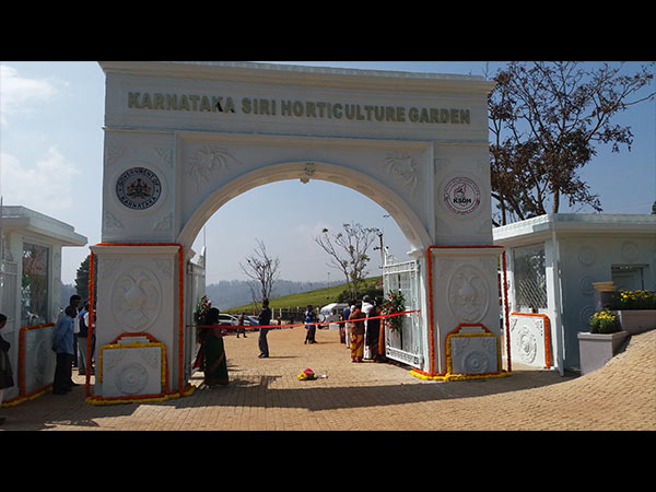 1. గండభేరుండ పక్షితో కూడిన ద్వారం... 