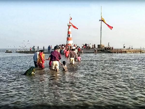 1. అరేబియా సముద్రంలో సాహసయాత్రే....