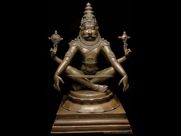 10. కాలం తగ్గట్టు విగ్రహం రూపు... 