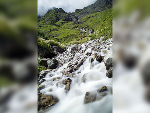 11. మూడు కిలోమీటర్ల దూరంలోనే