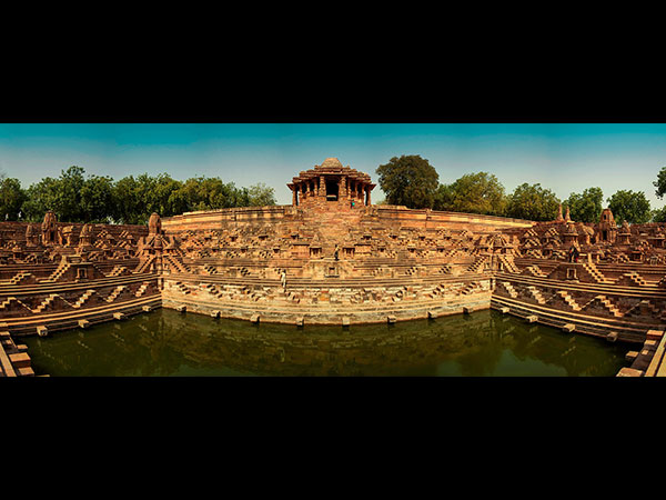 14. చిత్రమైన సూట్