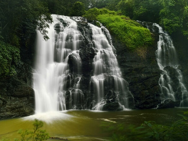 18.వాటర్ ఫాల్స్ హోయలు