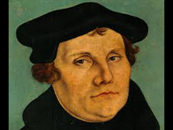 4. మార్టిన్ ఇంగ్లాండ్ నుంచి వచ్చారు. 