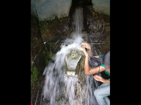 6. ఎక్కడి నుంచి వస్తున్నాయి ఎక్కడికి వెలుతున్నాయి. 